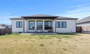 6724 Verano Dr, Lincoln, NE 68523