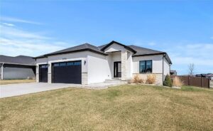 6724 Verano Dr, Lincoln, NE 68523