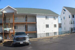 194 Park Place Ln #3G, Kaiser, MO 65047