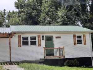 1111 Tinsley Ln, Dandridge, TN 37725