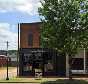 116 W Court Ave, Selmer, TN 38375