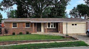 2615 Camino Dr, Saint Louis, MO 63125