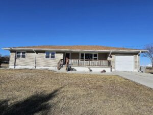 515 E Ayres St, Shelton, NE 68876
