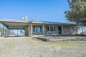 594 Sullivan Rd, Battiest, OK 74722