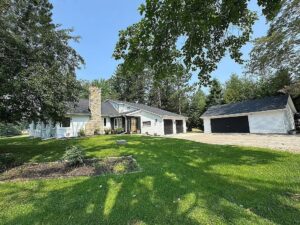 N475 River Dr, Menominee, MI 49858