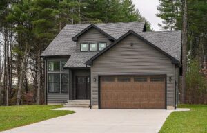 17 Woodland Ln, Belchertown, MA 01007