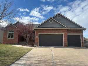 607 Autumn Glen Ct, Newton, KS 67114
