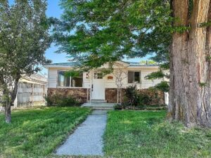 120 Dorris Ave, Paonia, CO 81428