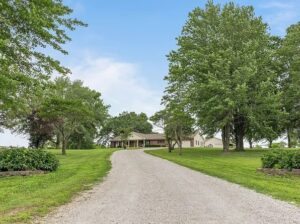 135 NE V Hwy, Warrensburg, MO 64093