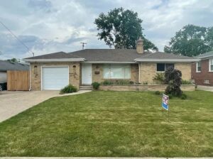 22535 Lange St, Saint Clair Shores, MI 48080