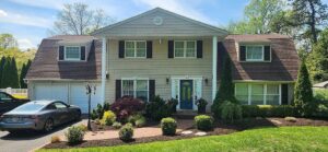 4 Harris Ct, Commack, NY 11725