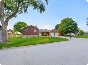 578 N Angela Dr, Fostoria, OH 44830