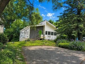 5868 Outer Dr, Bath, MI 48808