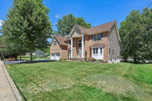 6 Willow Dr, Edison, NJ 08820