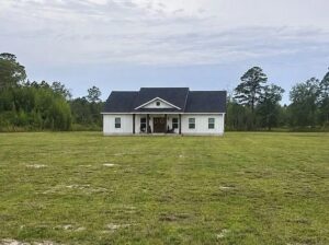 8402 Smokey Rd, Glen Saint Mary, FL 32040