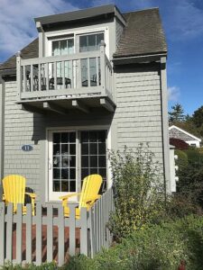 11 Hyannis Point Rd, Mashpee, MA 02649