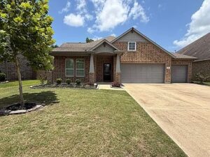 114 Woodridge Xing, Clute, TX 77531