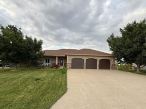 131 Lake Shore Dr, Dallas Center, IA 50063