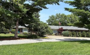 2302 Hillcrest Rd, Donnellson, IA 52625