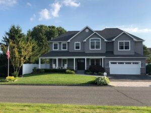 70 Summerfield Dr, Holtsville, NY 11742
