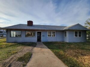 888 E Bay Dr, West Islip, NY 11795
