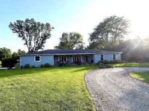 905 Woodview Ct, Mahomet, IL 61853