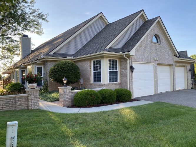 806 Whisperwood Dr, Fenton, MI 48430